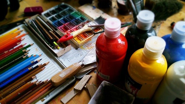 Jak rozcieńczyć farbę akrylową do obrazów?