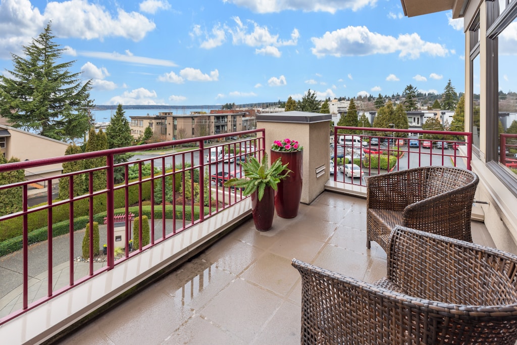 Mały balkon w bloku